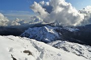 76 Seguo in discesa la traccia di salita in cresta